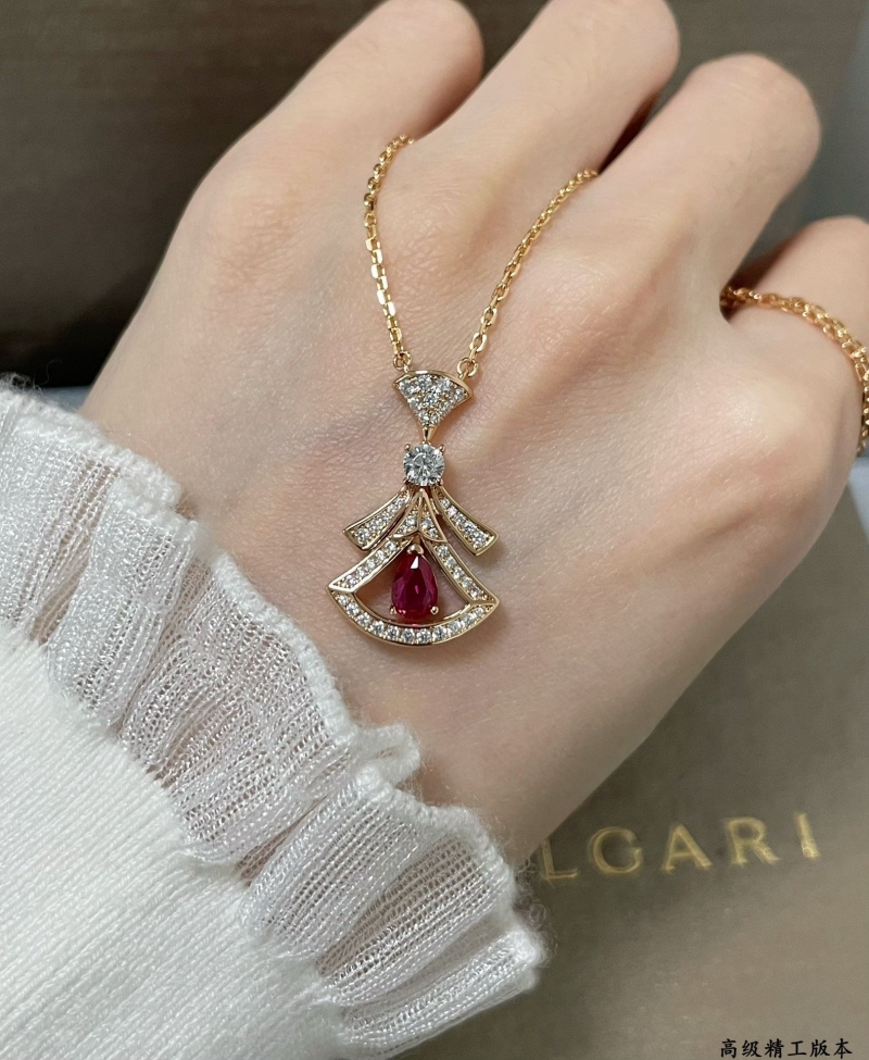 Bv1g*ai necklaces